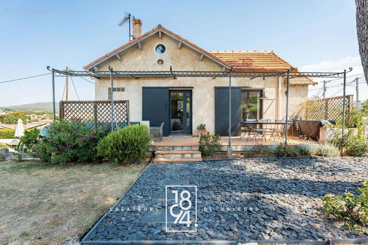Maison type 5-135 m2  Piscine  Dépendance 20 m2  Garage - photo 4