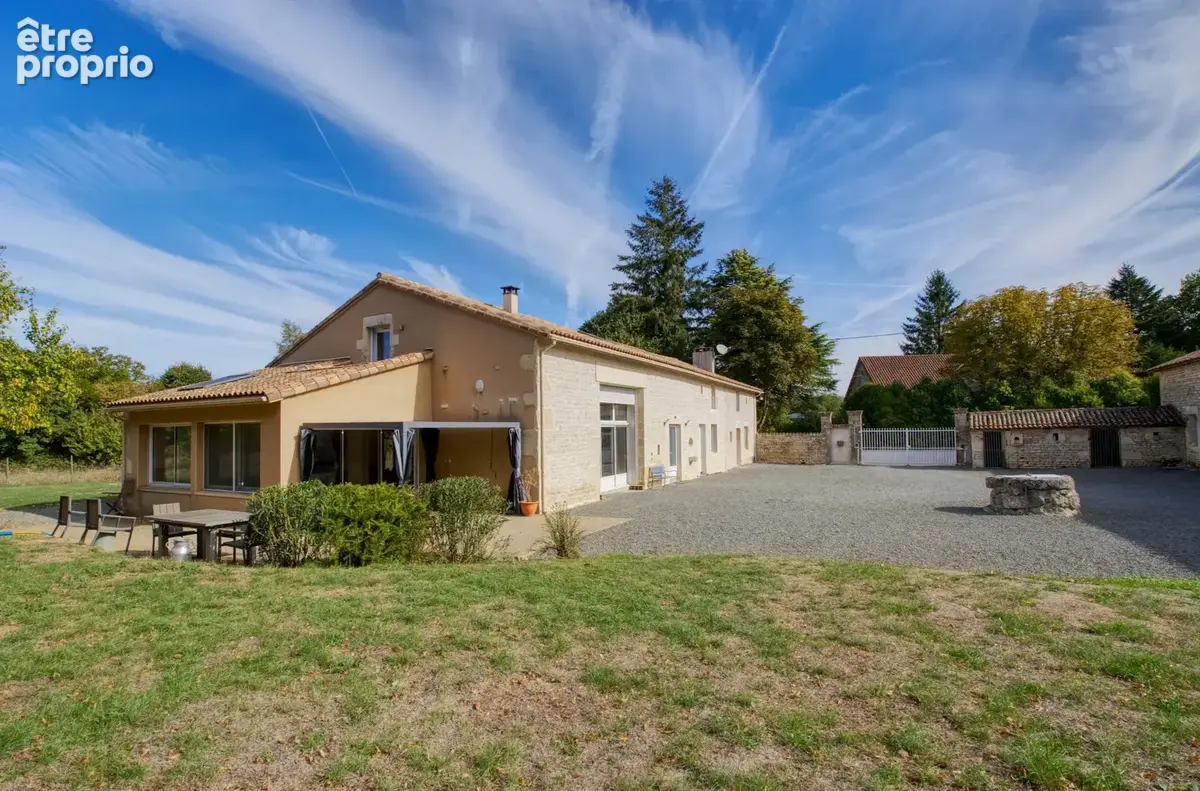 Maison en pierre au style moderne, située dans un joli village et implantée sur un beau terrain - photo 7
