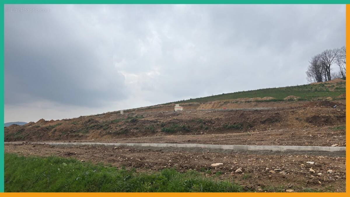 Terrain à BOUT-DU-PONT-DE-LARN