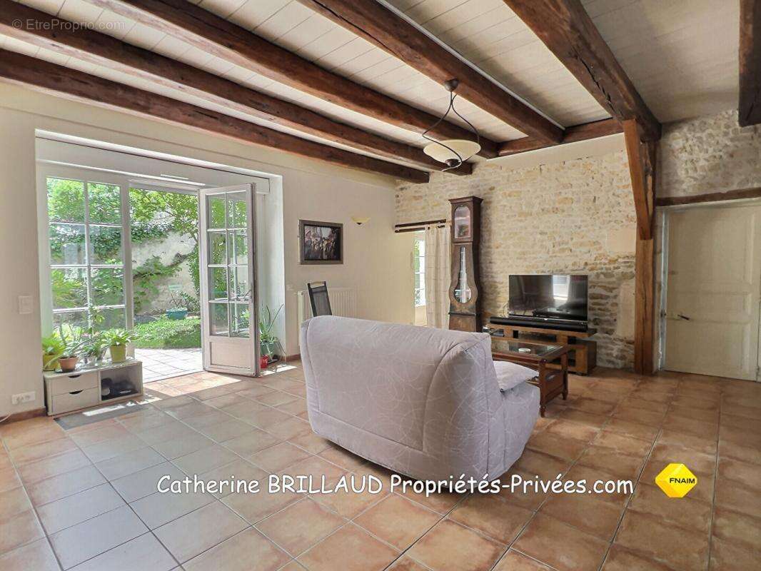 Maison à CHAMPAGNE-LES-MARAIS