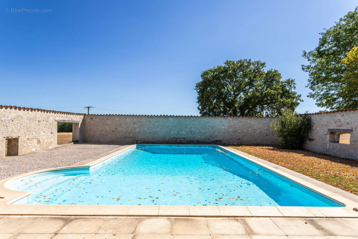 Maison de campagne avec piscine et grange - photo 25