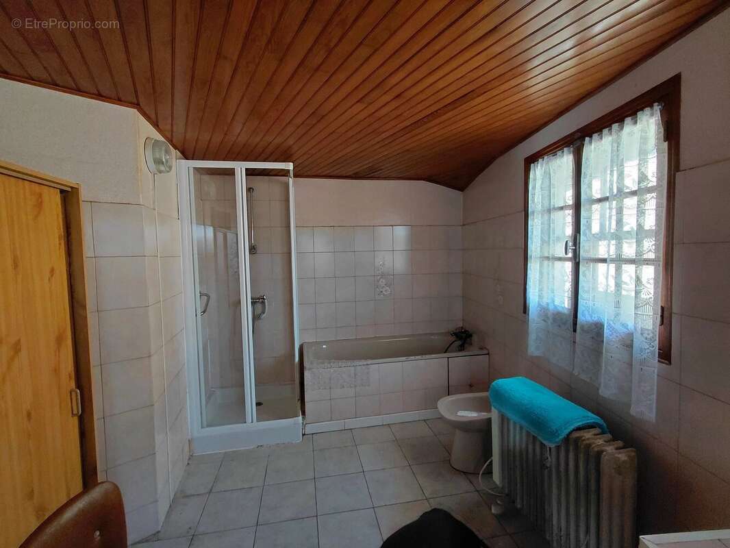 Maison à MIRANDOL-BOURGNOUNAC