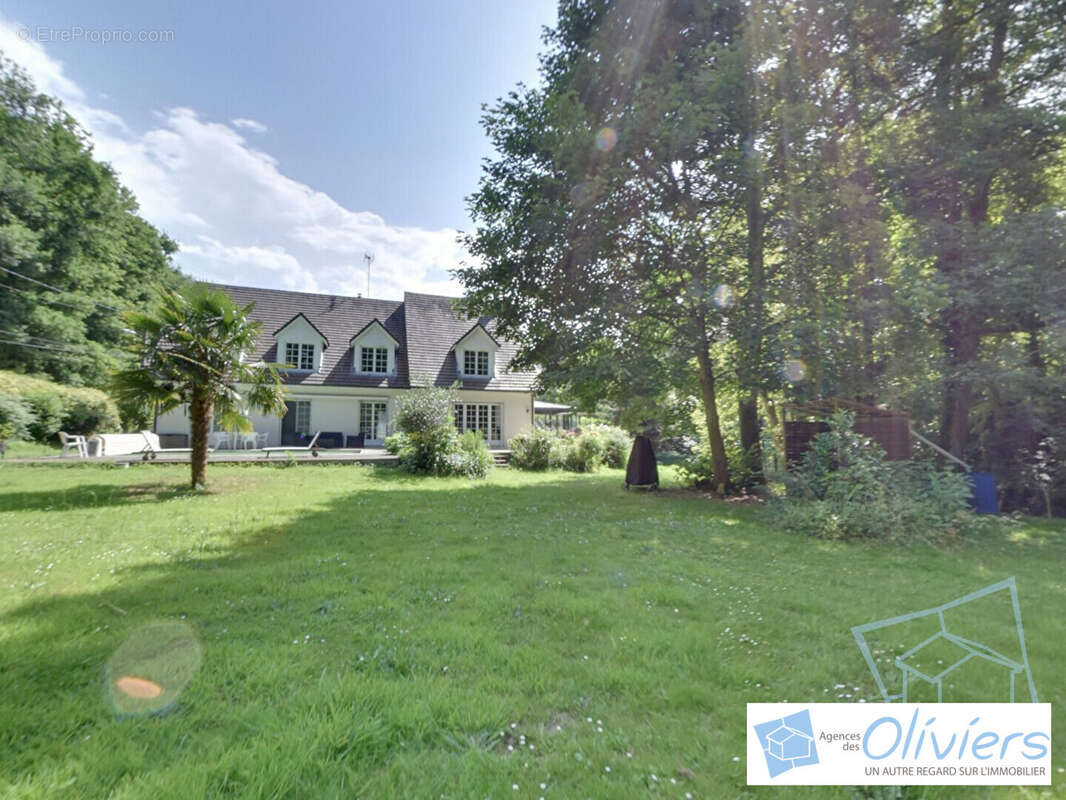 Maison à DAMPIERRE-EN-YVELINES