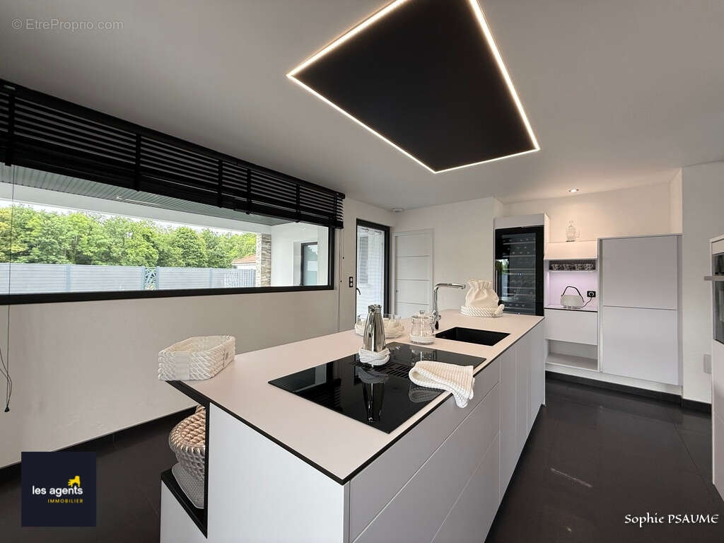 Maison à NEUFCHATEAU