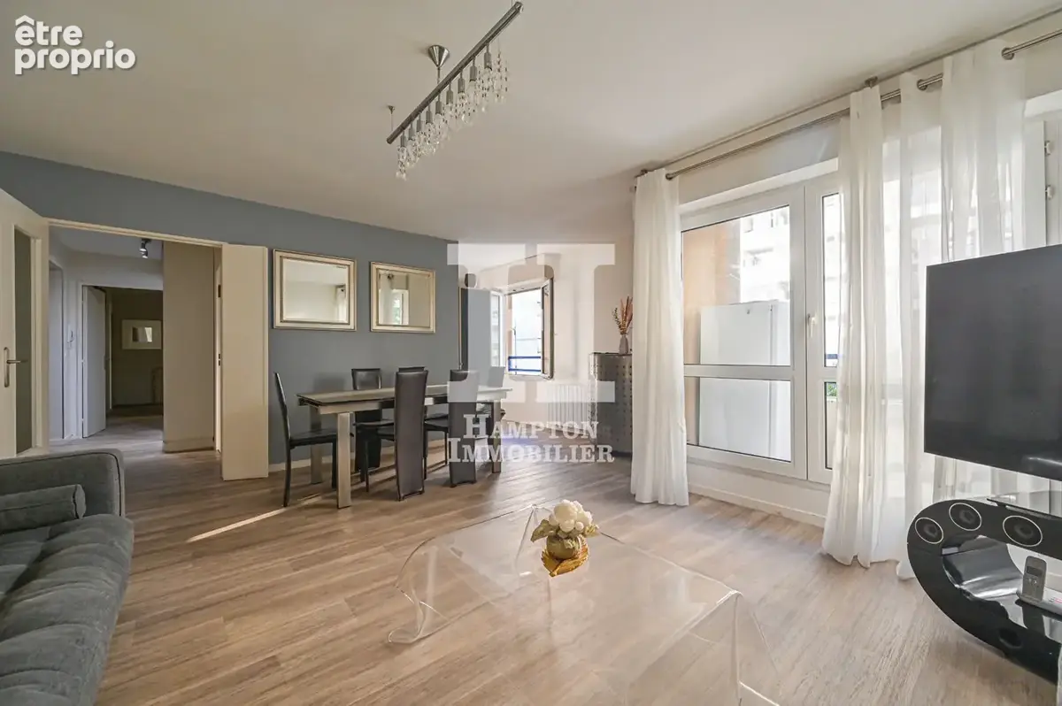 M° Colonel Fabien /  Rue des Chaufourniers. Un appartement de 4 pièces avec 2 balcons - photo 3