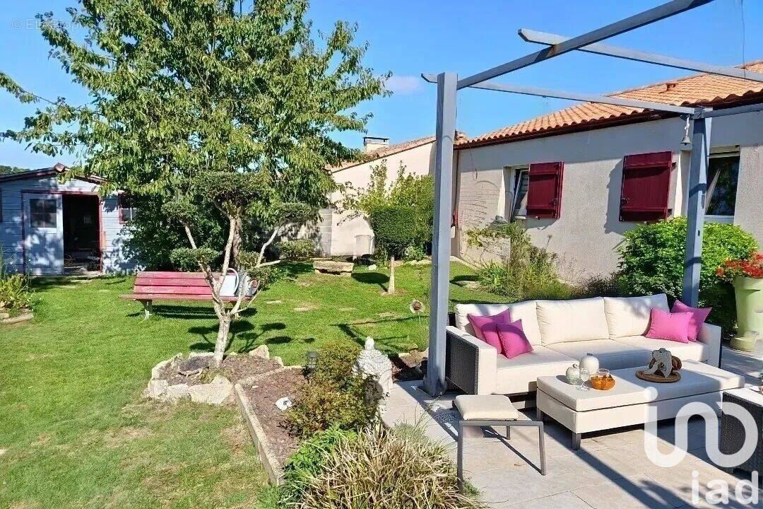 Photo 1 - Maison à SAINT-ETIENNE-DU-BOIS