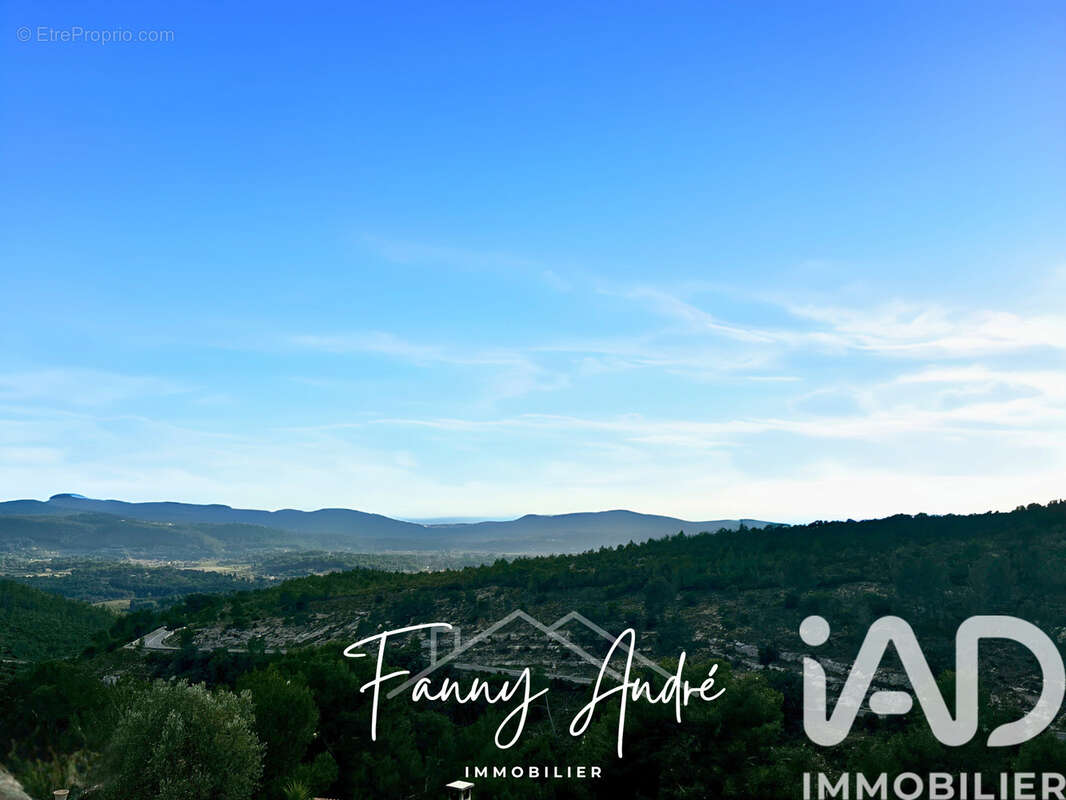 Photo 2 - Maison à LE CASTELLET