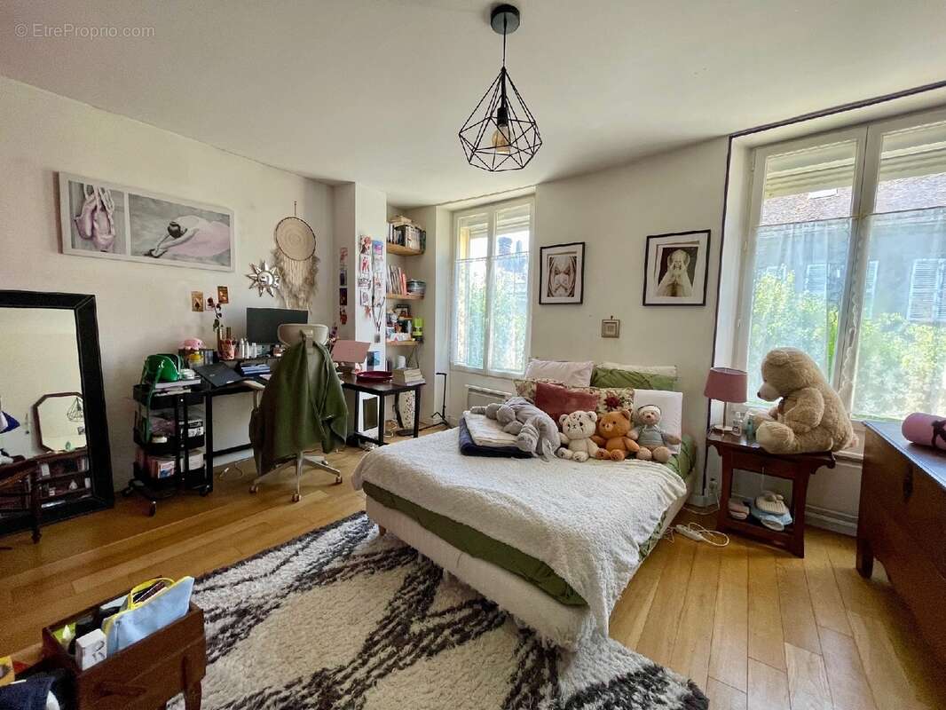 Maison à LA CHAPELLE-LA-REINE