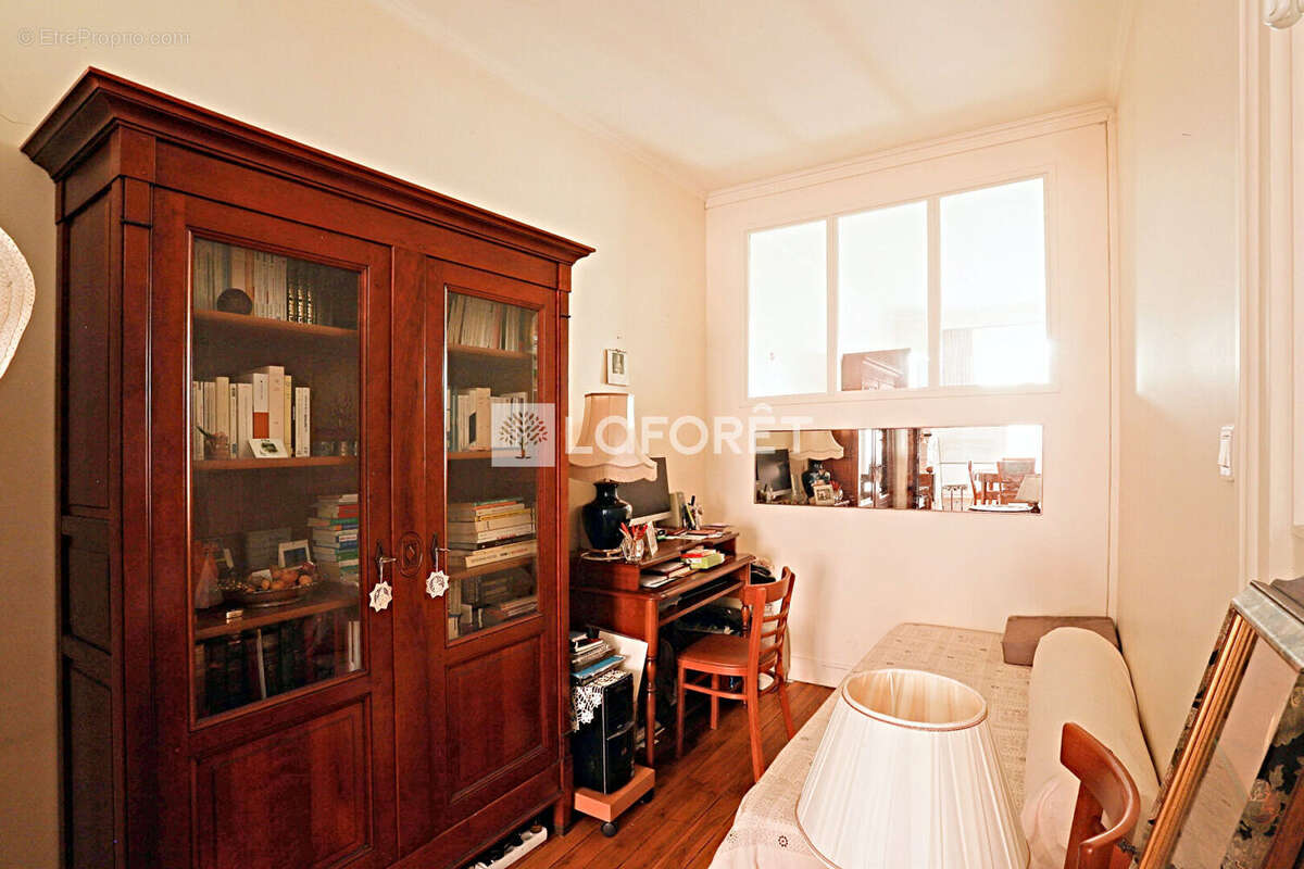 Appartement à PARIS-14E
