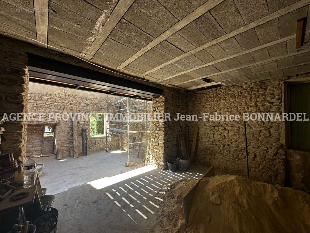 Maison 170 m² à Rousset-Les-Vignes  - photo 11