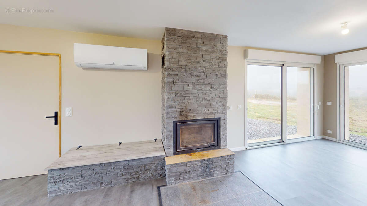 Maison à MIRANDOL-BOURGNOUNAC