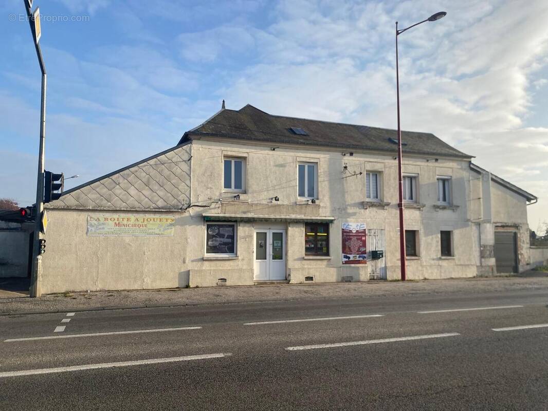 Appartement 332 m² à Sainte-Colombe-La-Commanderie  - photo 1