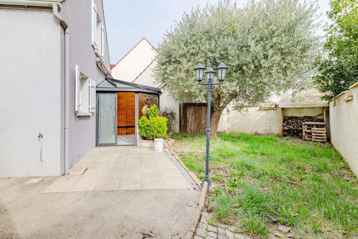 Maison à COMBS-LA-VILLE