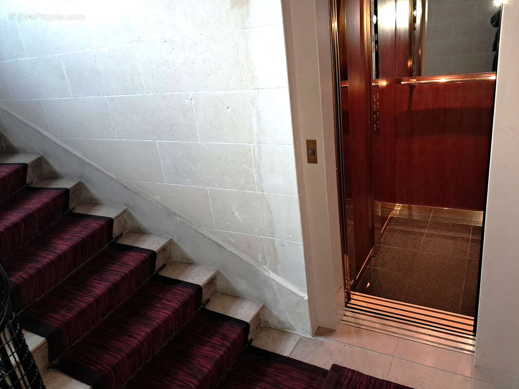 Appartement à PARIS-14E