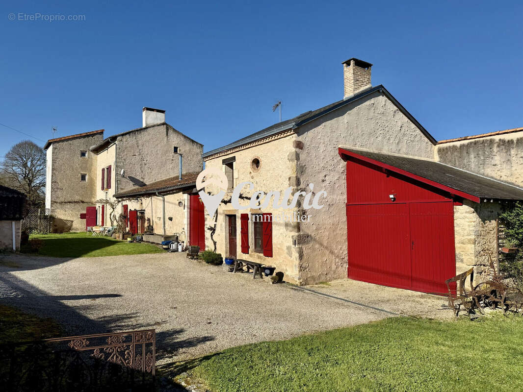 Maison à SAINT-LOUP-LAMAIRE