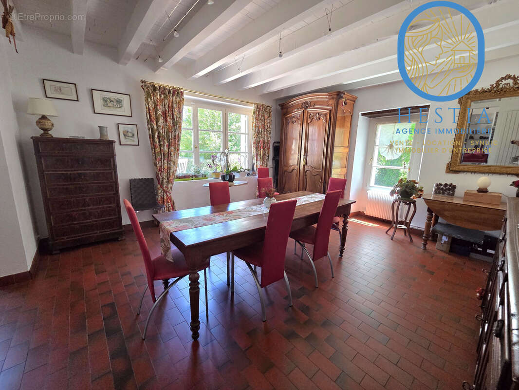 Maison à VEUREY-VOROIZE