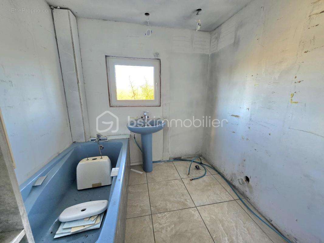 Maison avec dépendances + appartement indépendant – Vue dégagée sur la Chaîne du Livradois-Forez – Impasse – Limons (63290) - photo 14