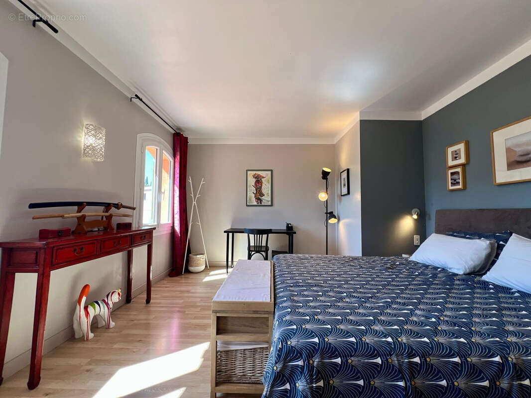 Maison à LE REVEST-LES-EAUX