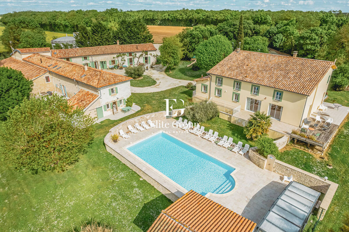 Maison à SURGERES