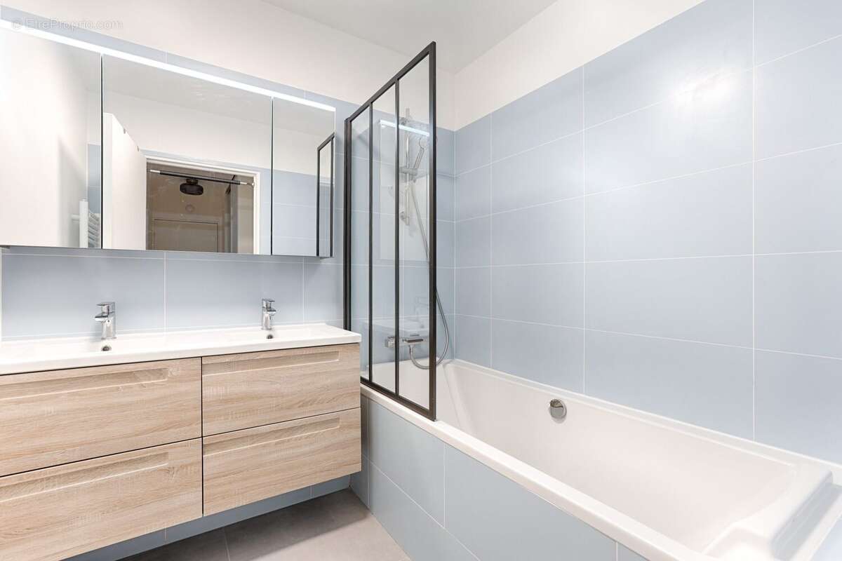 Appartement à COURBEVOIE