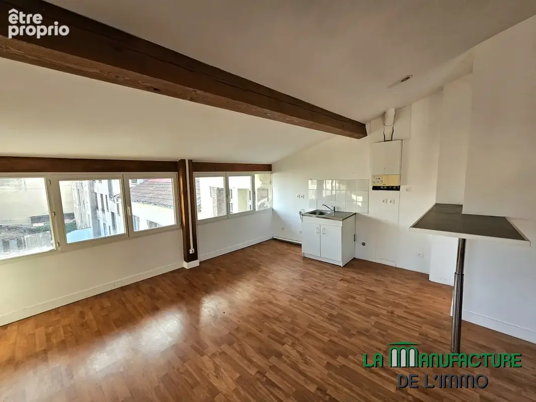 Appartement de caractère de type T3 de 56,83 m2 Carrez et 78,88 m2 au sol - Prox. Châteaucreux - photo 2