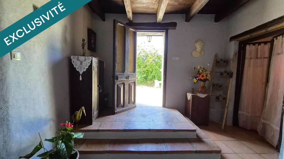 Photo 2 - Maison à SAINT-URCISSE