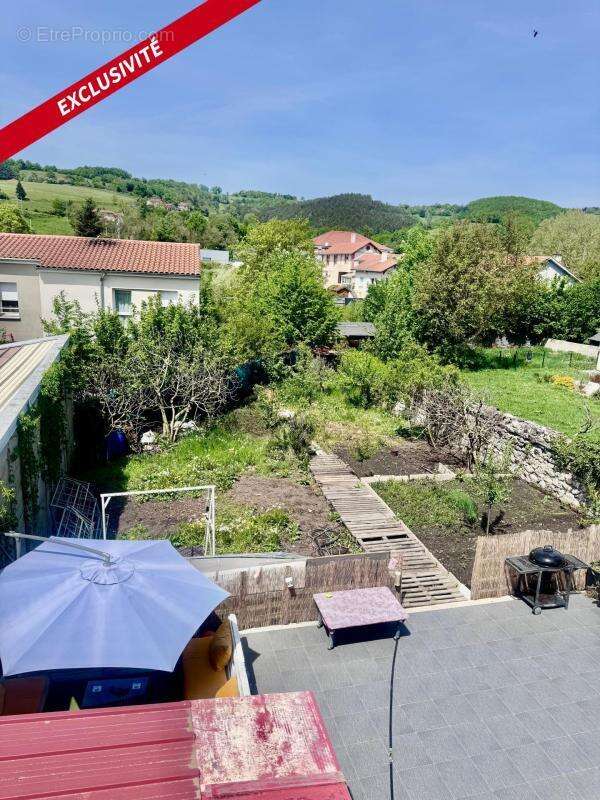 Maison à LE CHAMBON-FEUGEROLLES
