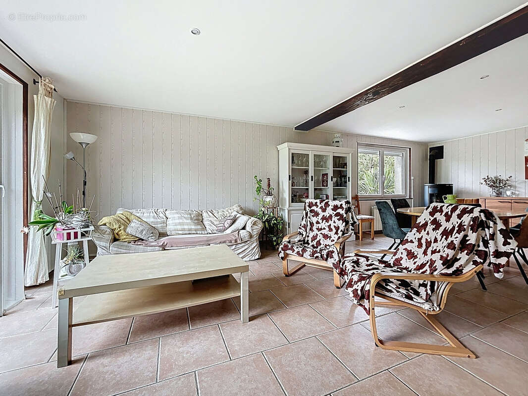 Maison à SAINT-JACQUES-DE-NEHOU