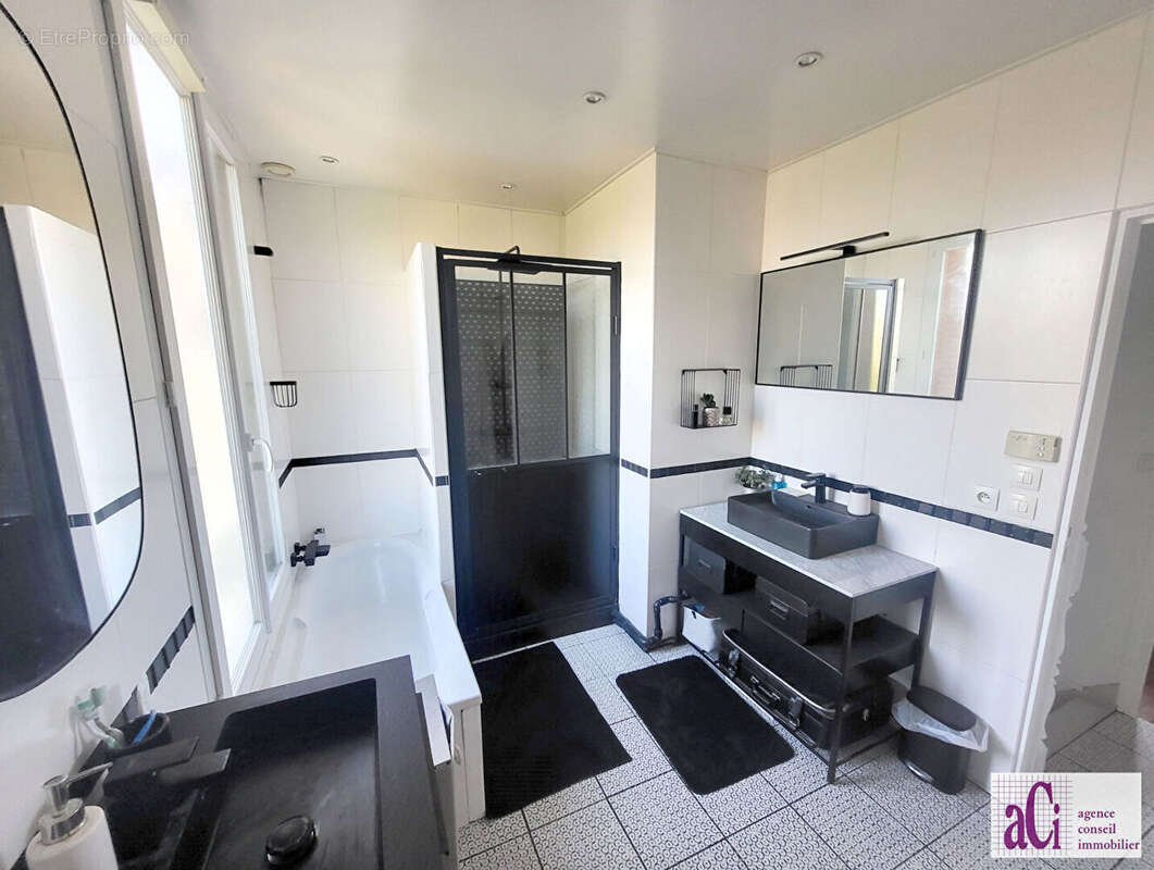 Maison à L&#039;HAY-LES-ROSES