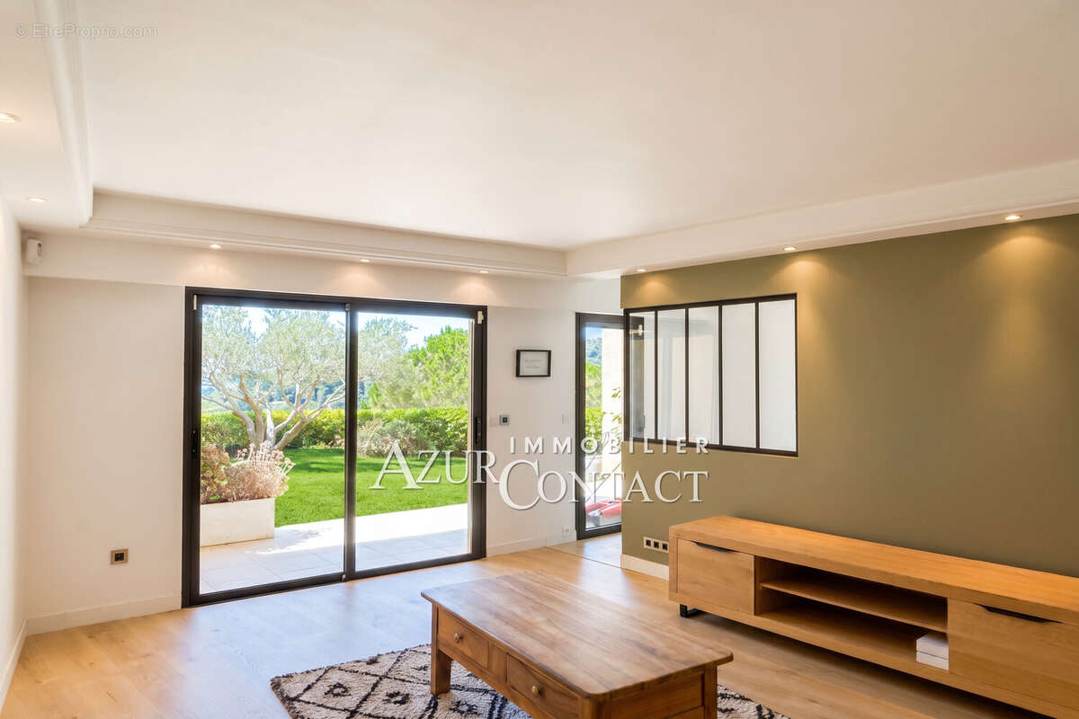 Appartement à MOUGINS