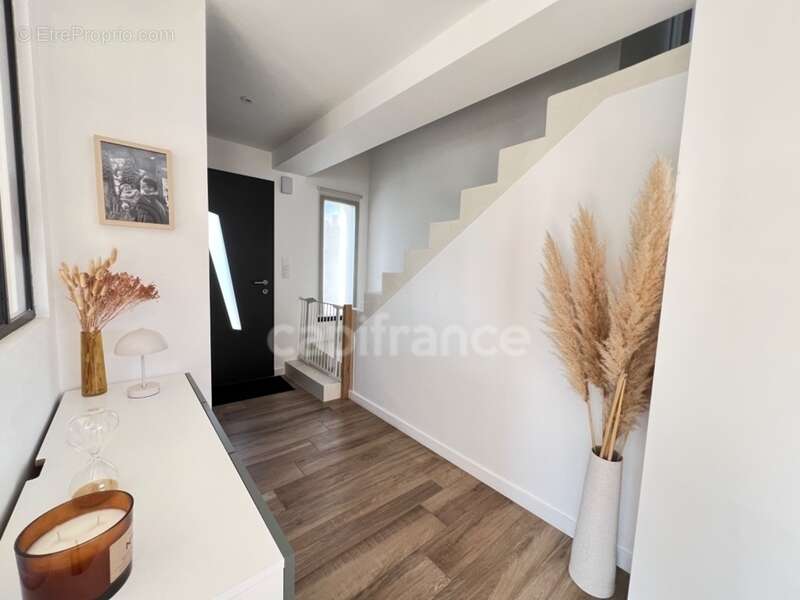 EXCLUSIVITÉ – Élégante maison contemporaine aux prestations soignées, à deux pas du bourg de Pommeret - photo 10