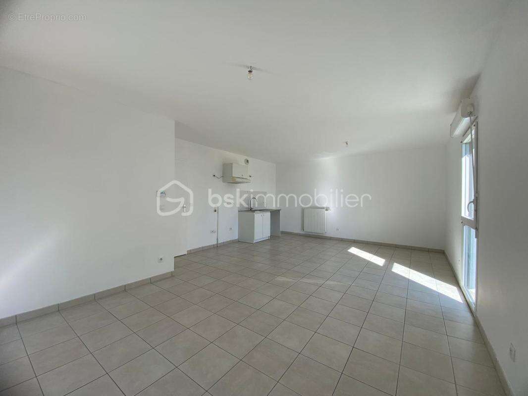 Coup de coeur pour cet appartement de type 3 avec deux chambres et deux places de parking dans une résidence sécurisée !!! - photo 4