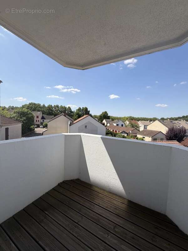 Appartement à VOISINS-LE-BRETONNEUX