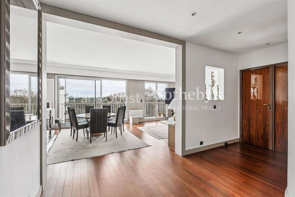 Appartement à NEUILLY-SUR-SEINE
