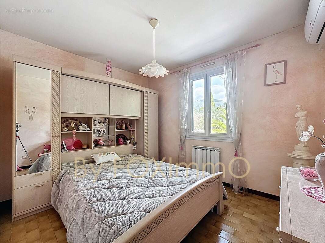 Maison à ROQUEFORT-LES-PINS