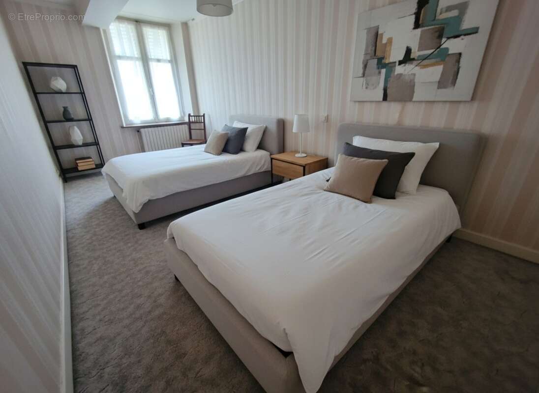 Ensemble immobilier ( maison t6 + grandes dependances ) à vendre 5 pièces (sh. 251 m2) proche contrexeville (88) sur terrain de  - photo 3