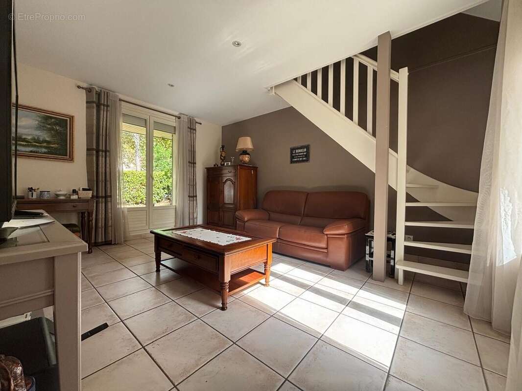 Maison 170 m² à Etiolles  - photo 4
