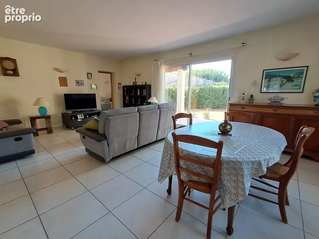 Villemoustaussou – élégante maison familiale avec jardin, terrasse et garage - photo 6