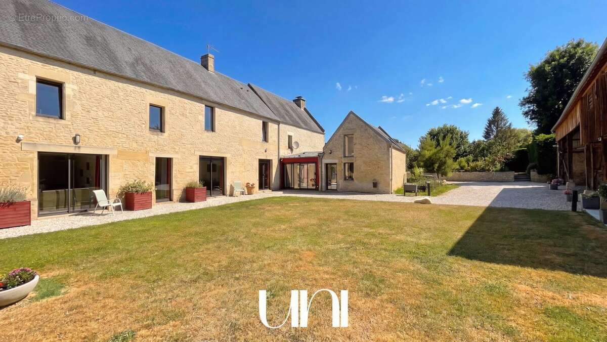 Maison 7 pièces de 264m2 avec jardin clos - Mathieu - photo 2