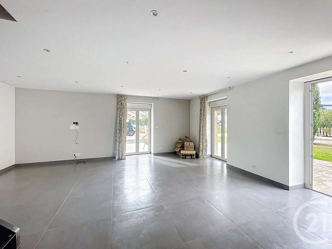 Maison à SAINT-QUENTIN-FALLAVIER