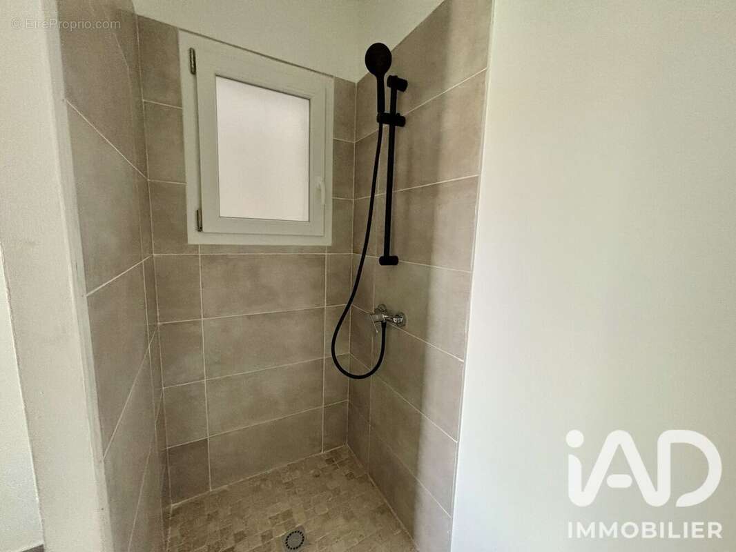 Maison 111 m² à Saint-Medard-De-Guizieres  - photo 8