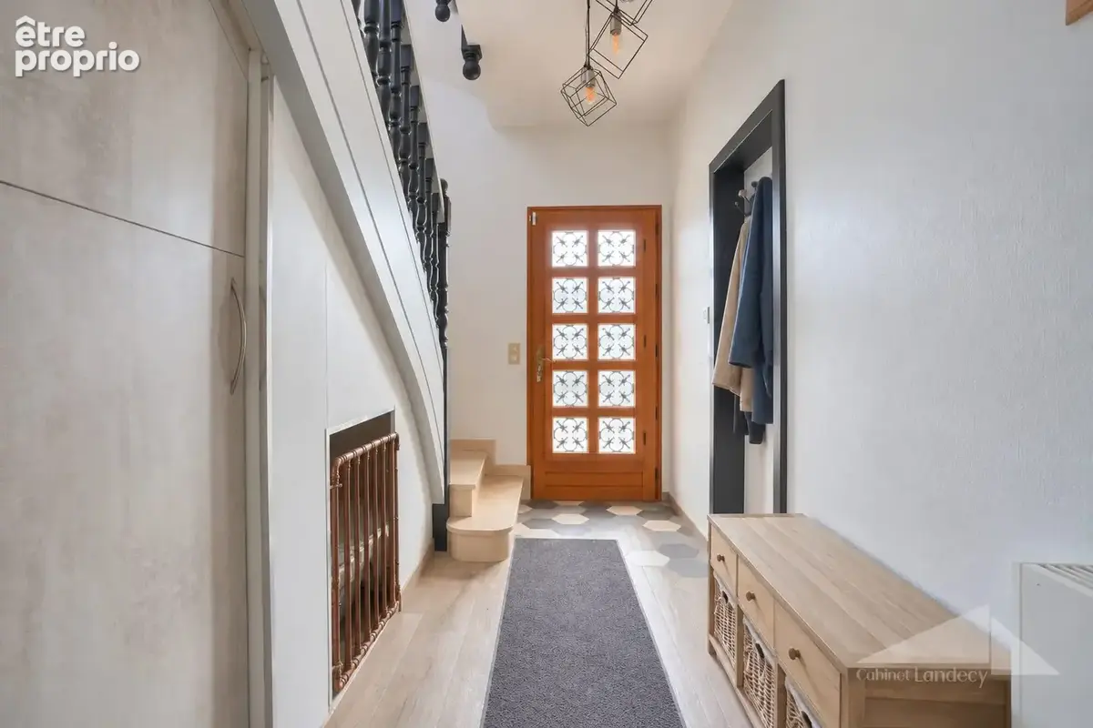 Maison 7 pièces 205 m² à vendre à Saint-Genis-Pouilly (01630) - photo 2