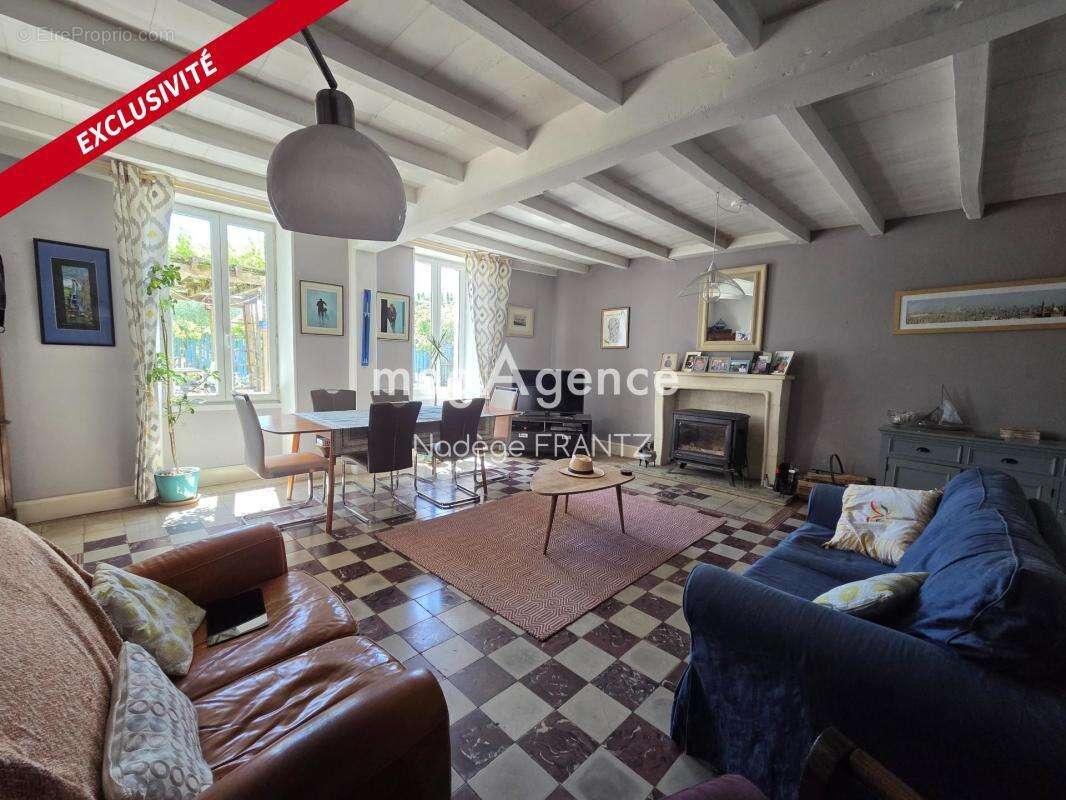 Propriété avec maison, 2 gîtes, 2 piscines et dépendance - Saint-Loup (17380) - photo 3