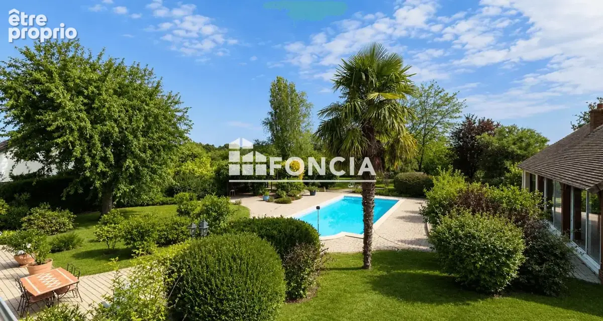 Maison familiale avec piscine et parc paysager – Mosnes - photo 3