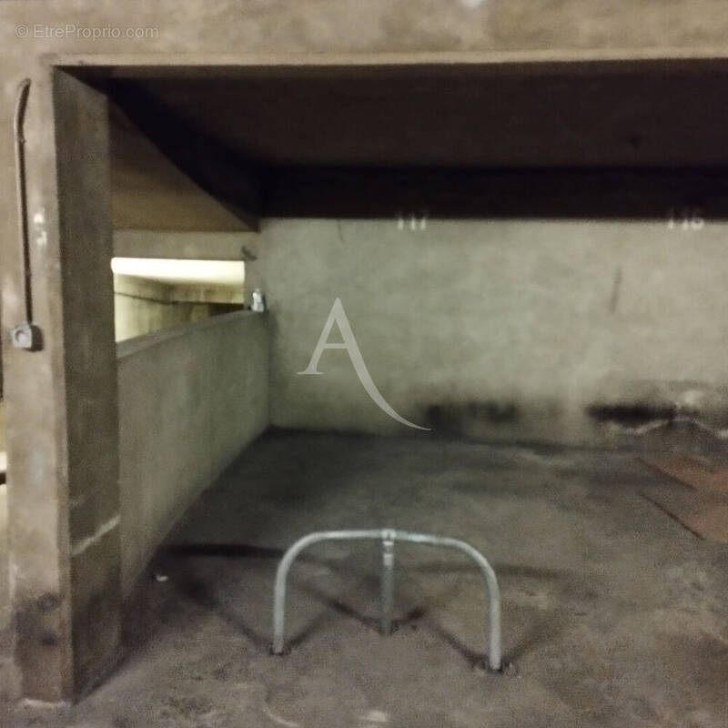 Parking à PARIS-11E