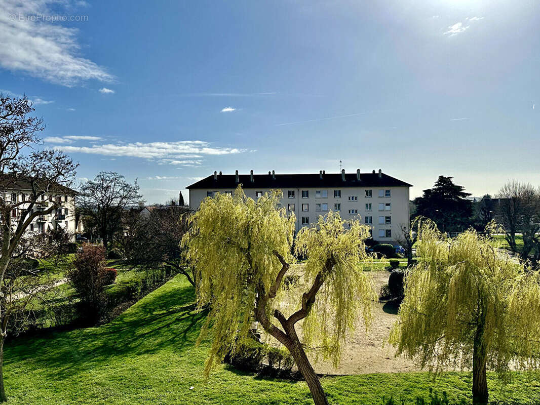Appartement à LE MESNIL-LE-ROI