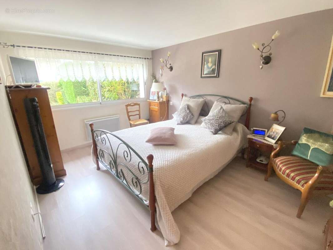 CHAMBRE RDC - Maison à BOURGES