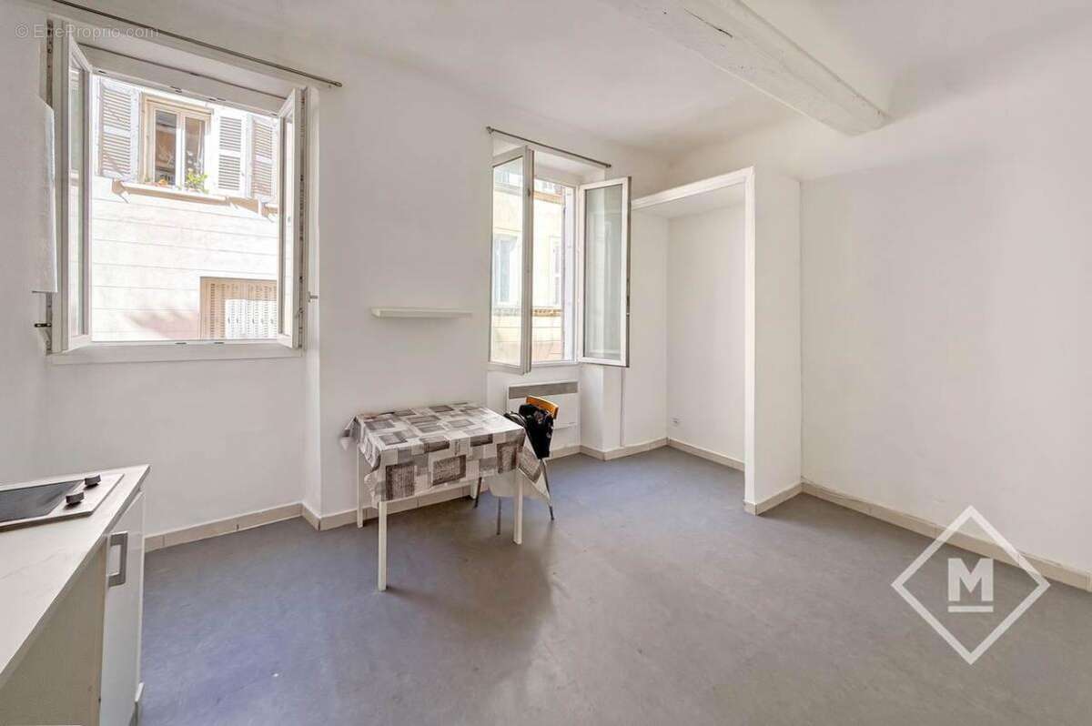 Appartement à MARSEILLE-1E