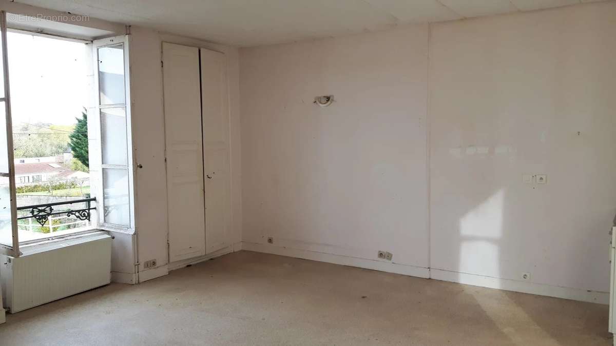 Maison à MONTMORILLON