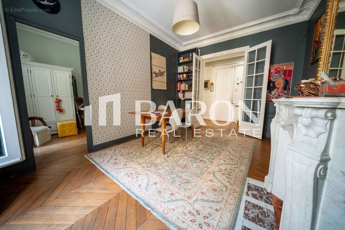 Appartement à PARIS-17E